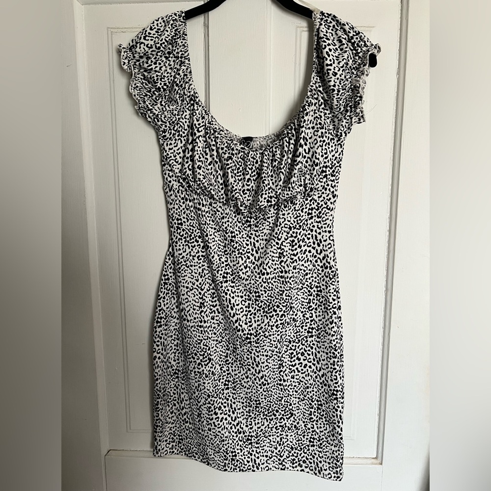 Elegant Black and White Leopard Print Dress